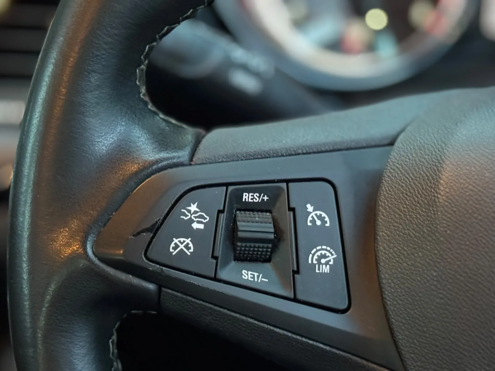 2018 Vauxhall Astra, photo 23 of 34