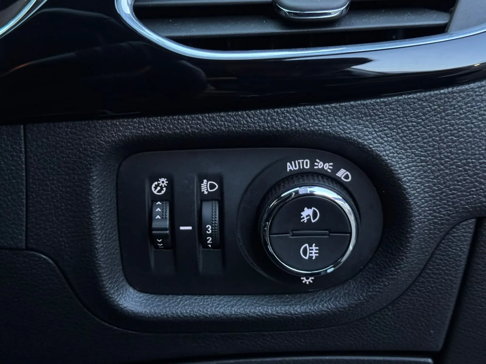 2018 Vauxhall Astra, photo 27 of 34
