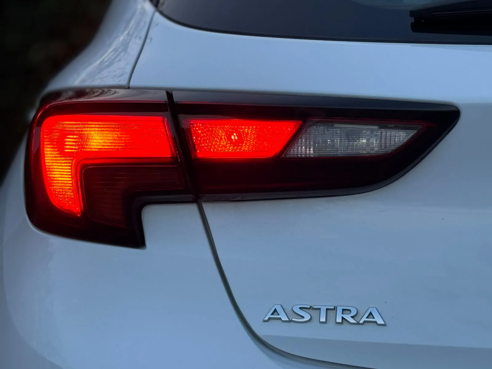 2018 Vauxhall Astra, photo 33 of 34